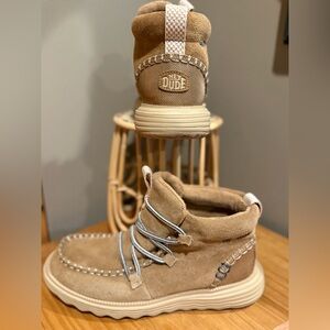 HEYDUDE Women's Reyes Suede Ankle Boot Size 8